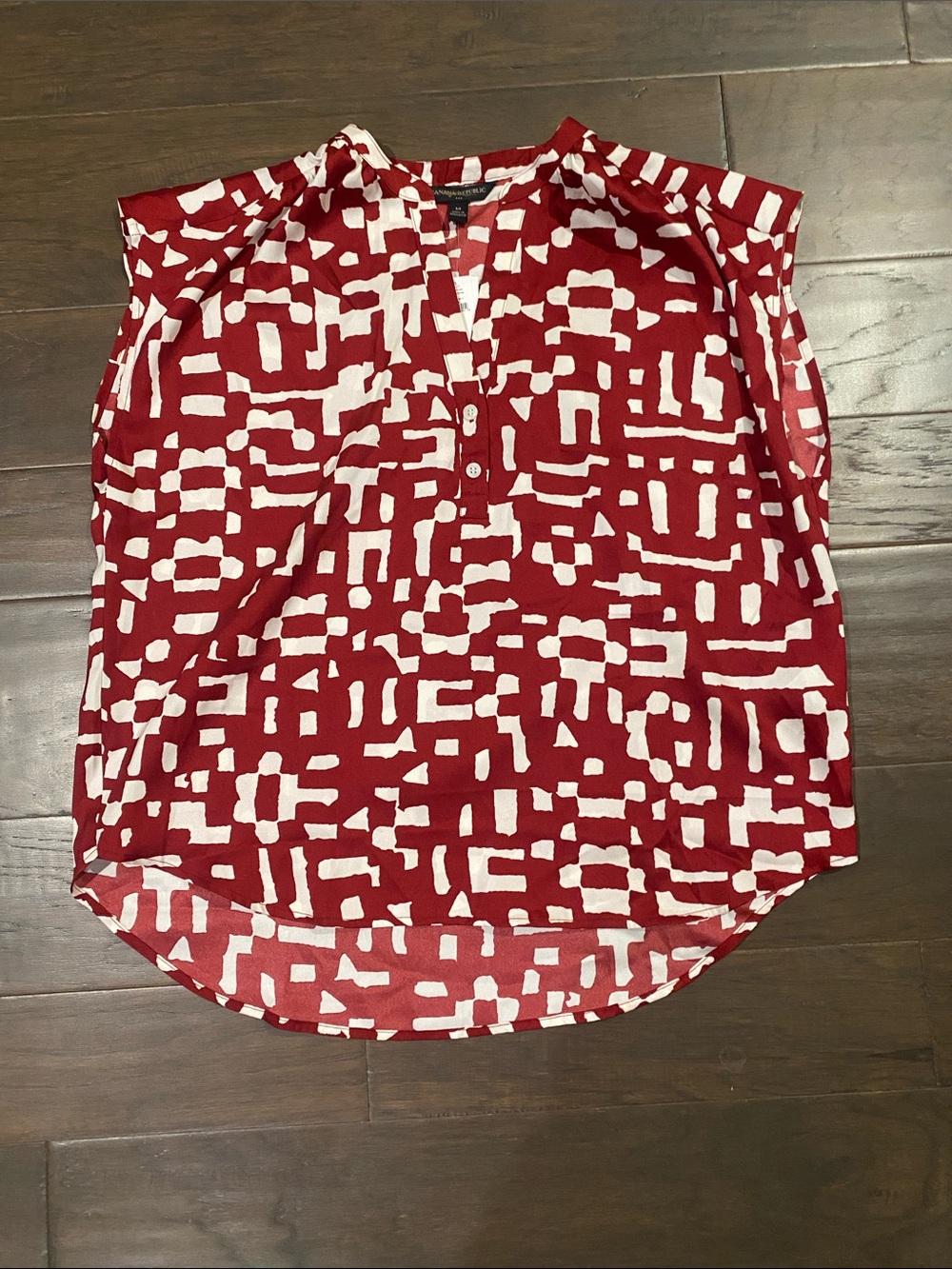 Banana Republic Red & White Sleeveless Geometric Print Blouse